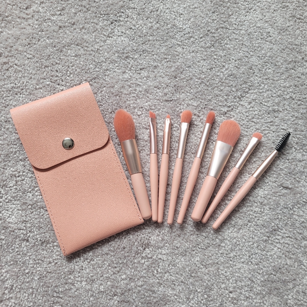 8 Piece Make Up Pink Brush Set with Case NWT